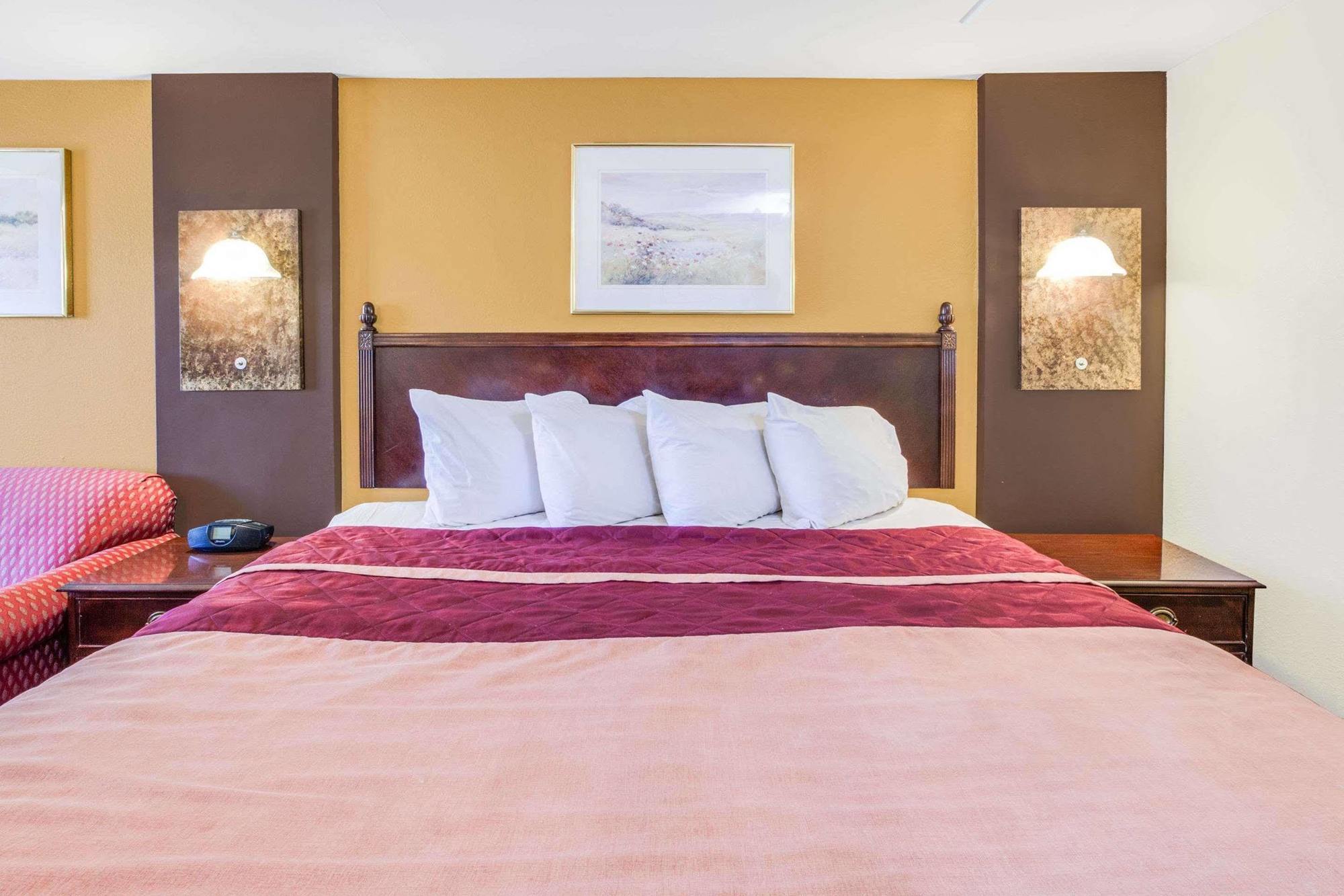 Rodeway Inn & Suites Saginaw Ngoại thất bức ảnh